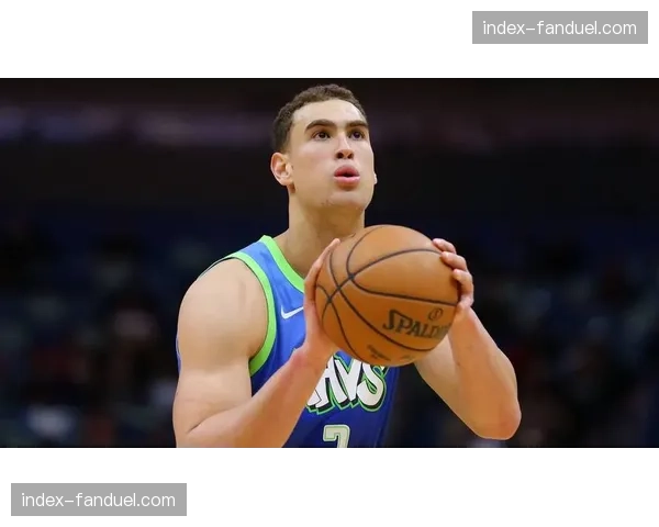 战术板:飓风队的压迫体系如何成功限制麦基的进攻组织 战术板:飓风队的压迫体系如何成功限制麦基的进攻组织