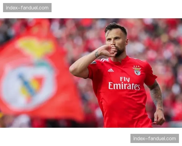 拜仁官方确认格雷罗今夏离队，葡萄牙边后卫结束德甲生涯